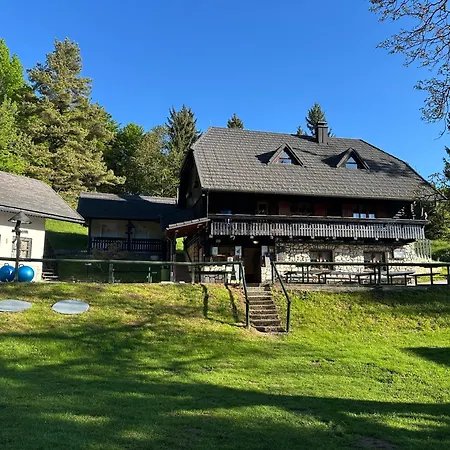 Planinska Koca Na Kopitniku ロッジ