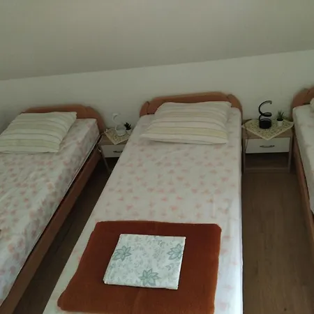 Planinska Koca Na Kopitniku *